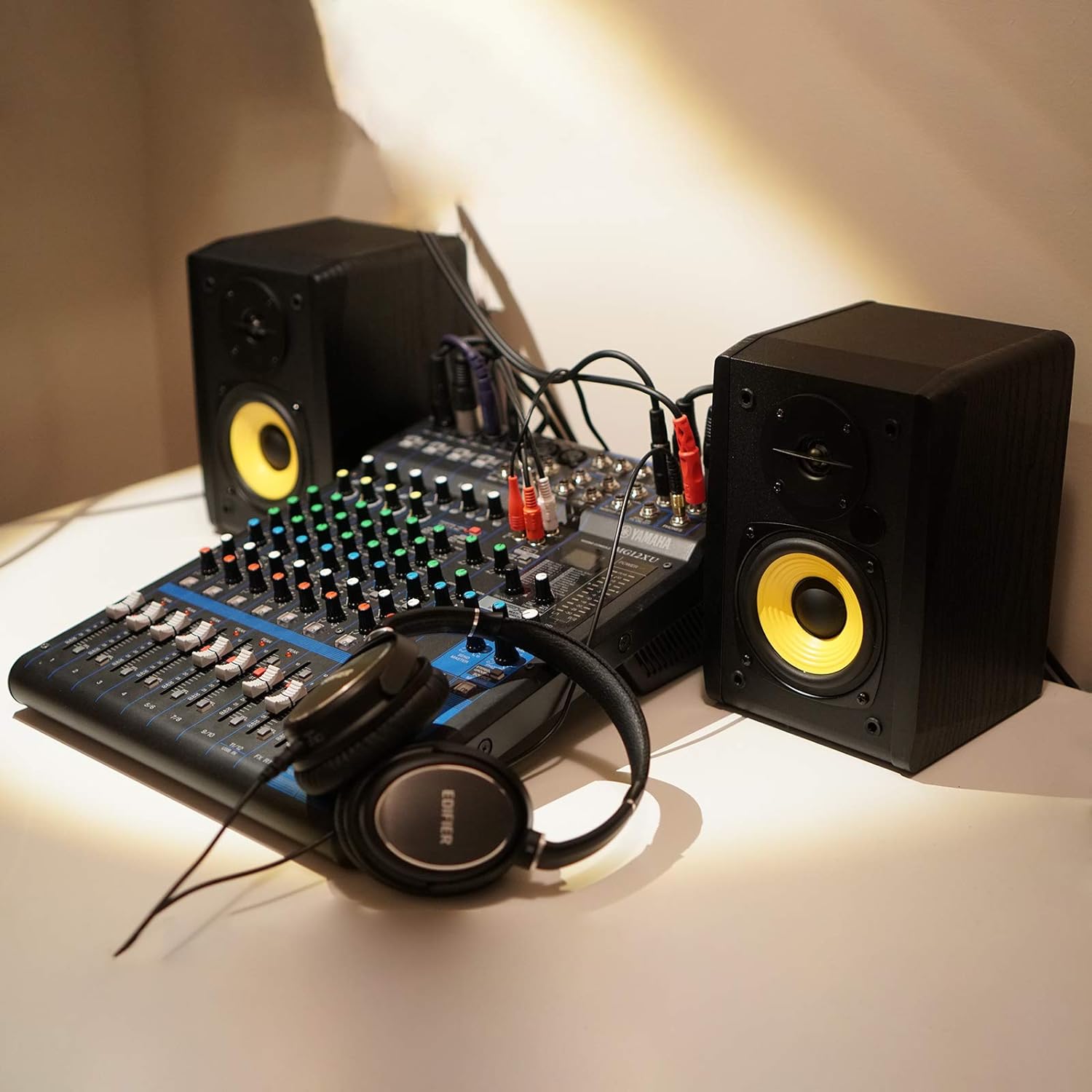 اسپیکر بلوتوثی رومیزی ادیفایر مدل Bluetooth Desktop Speaker Edifier R 1010 BT